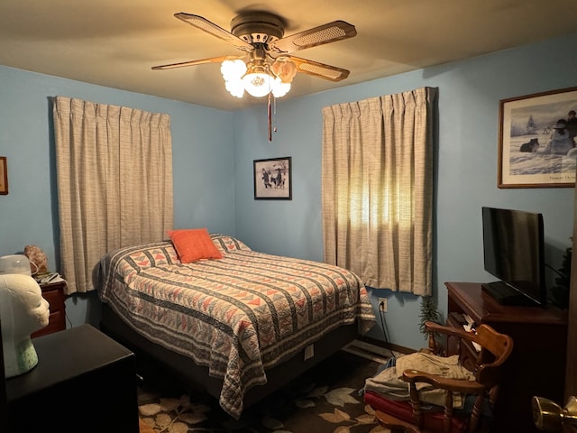 bedroom featuring ceiling fan