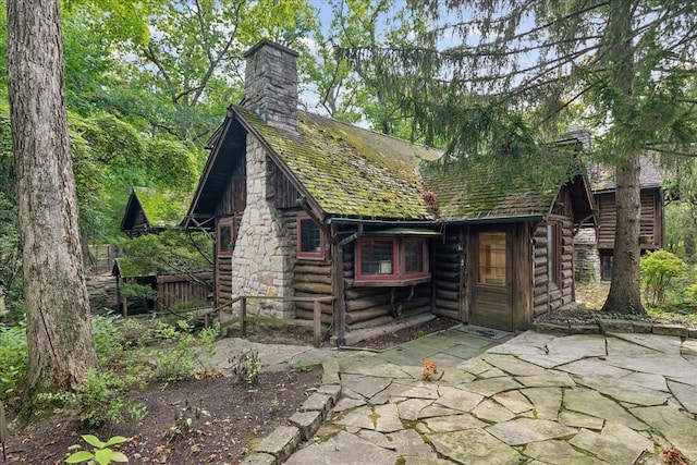 view of front of home featuring a patio