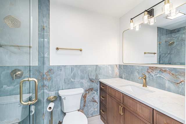 bathroom featuring tiled shower