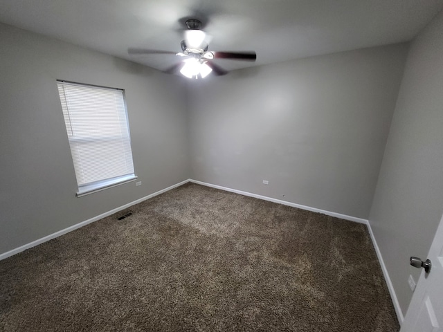 carpeted empty room featuring ceiling fan