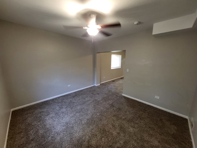 carpeted spare room featuring ceiling fan