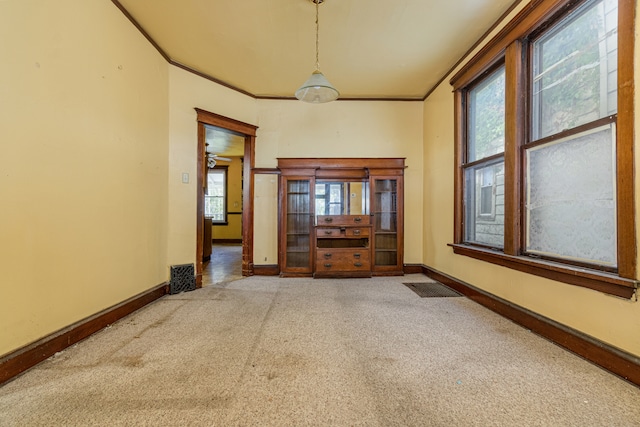 carpeted spare room with ornamental molding and ceiling fan