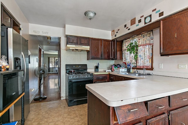 kitchen with black gas range oven, sink, decorative backsplash, kitchen peninsula, and stainless steel refrigerator with ice dispenser