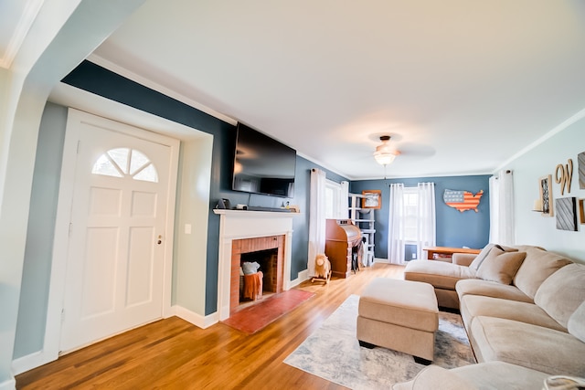 living room featuring plenty of natural light, crown molding, and hardwood / wood-style floors