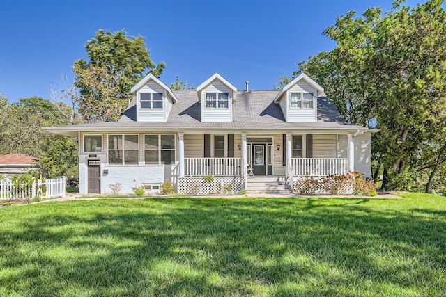 view of front facade featuring a front yard and covered porch