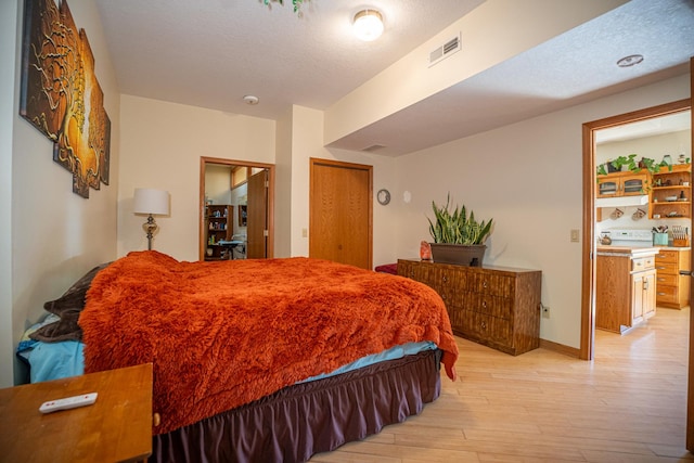 802 Union Rd, Harmon, IL 61042 - bedroom with light wood-style flooring, a closet, and baseboards
