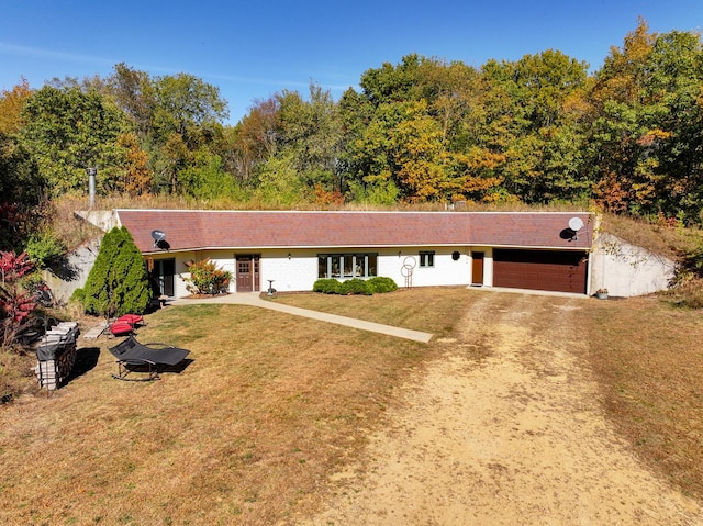 802 Union Rd, Harmon, IL 61042 - view of front of home with an attached garage, a front lawn, and dirt driveway