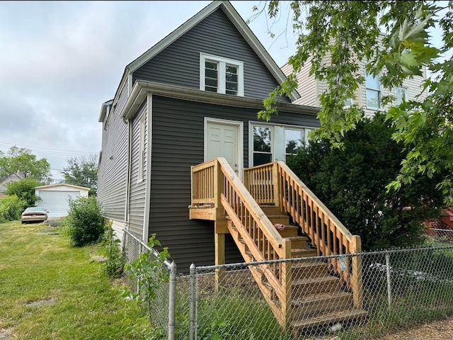 view of front of home featuring a front yard and a garage