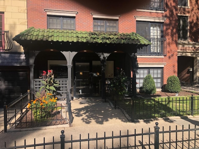 512 W Barry Ave Unit 201, Chicago, IL 60657 - view of front of home with brick siding