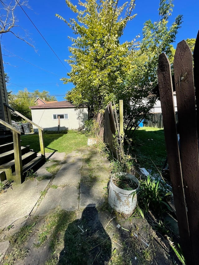 view of yard with a patio area