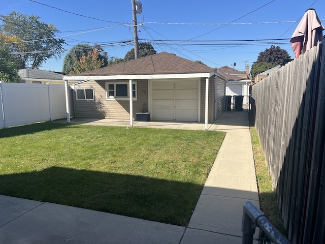 view of front of property with a front yard