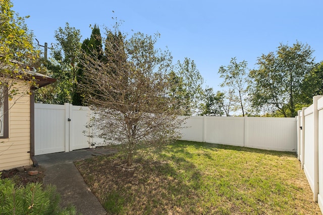 26811 S Kankakee St, Manhattan, IL 60442 - fenced backyard featuring a gate