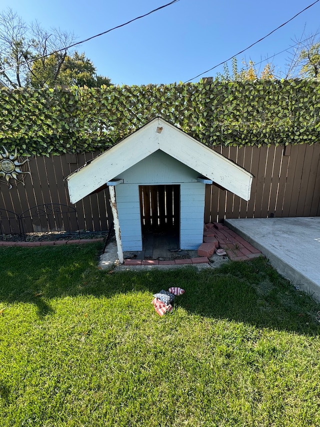 view of outbuilding featuring a yard