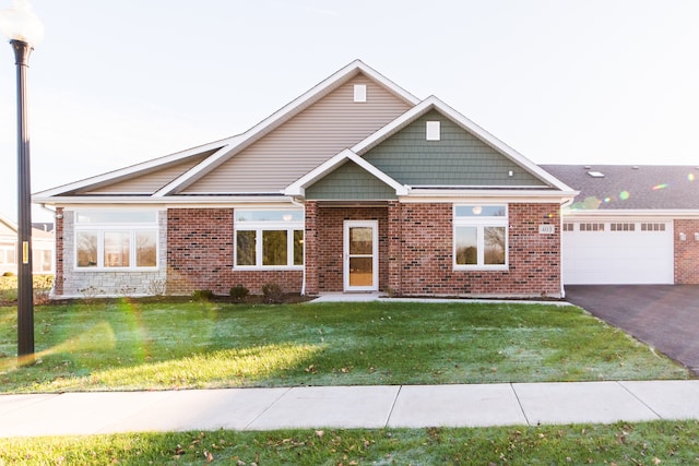 view of front facade featuring a front yard and a garage