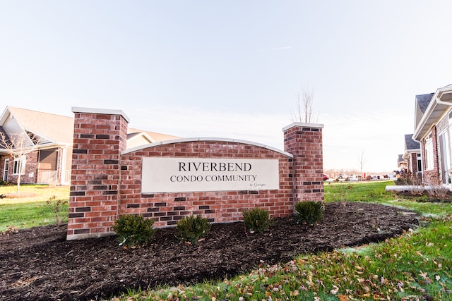 view of community / neighborhood sign