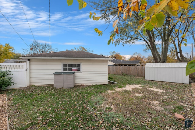 exterior space featuring a lawn