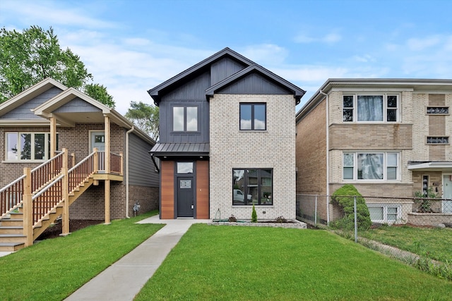 view of front facade featuring a front yard