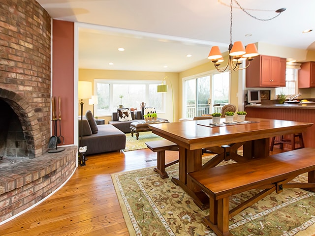 dining area with sink, a chandelier, a fireplace, and light wood-type flooring