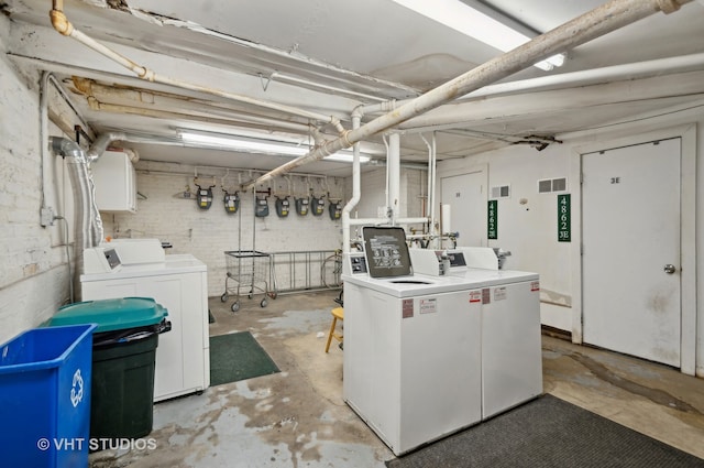 basement featuring independent washer and dryer