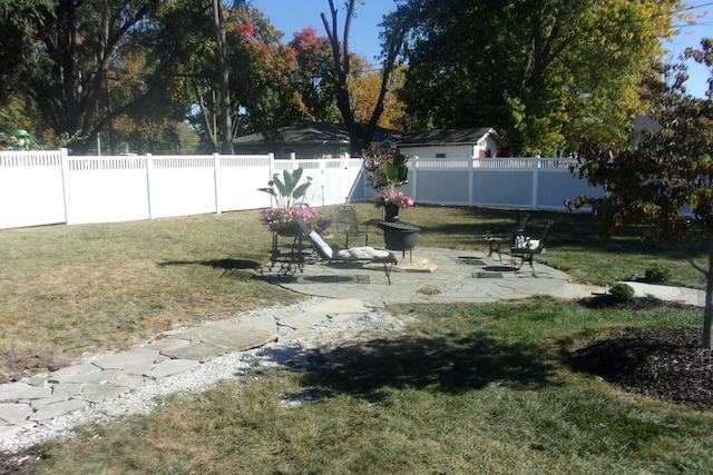 view of yard with a patio