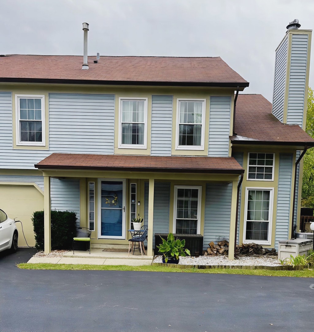 view of front of house with covered porch