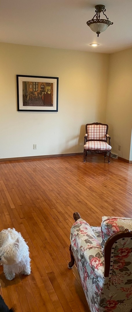 sitting room with light hardwood / wood-style floors