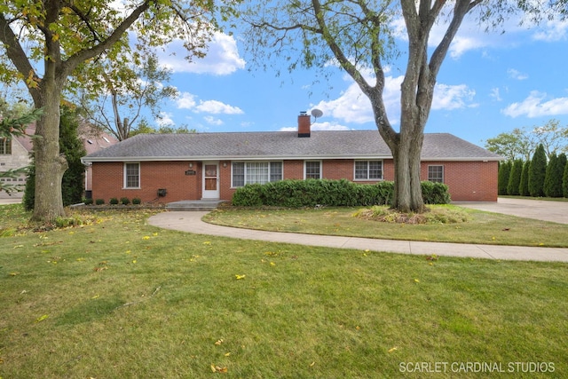 single story home with a front yard