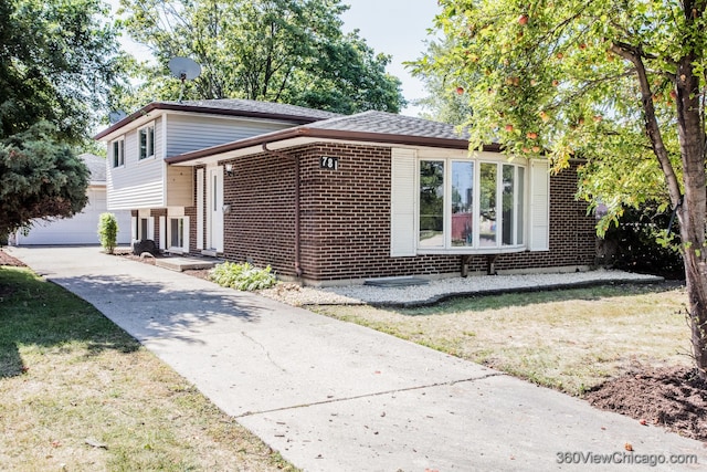 view of front facade with a front lawn and a garage