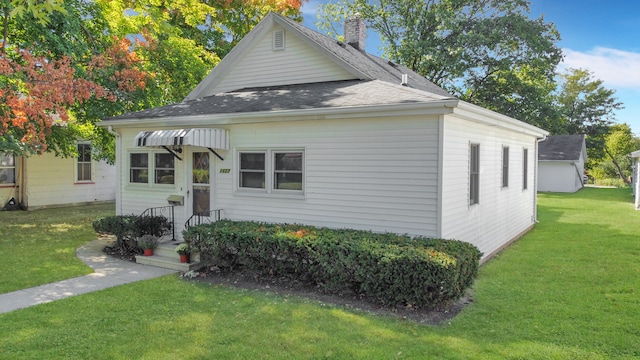 view of front of house with a front yard