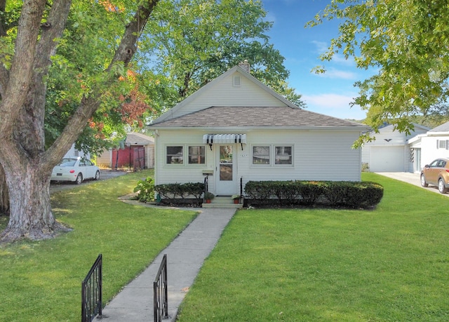 view of front of property with a front yard