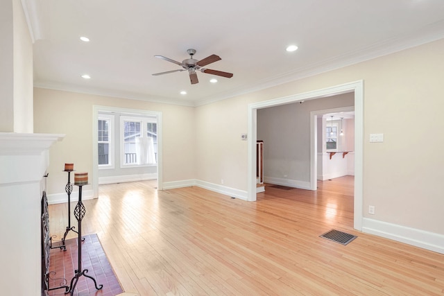 living room with crown molding, light hardwood / wood-style floors, and ceiling fan