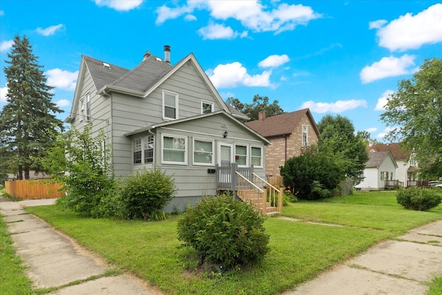 view of front facade with a front yard