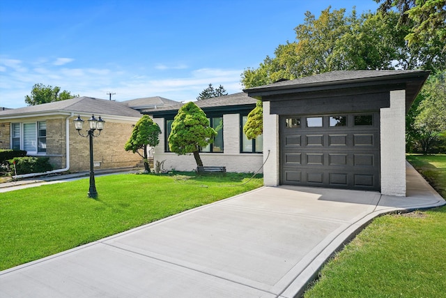 view of front of house featuring a front lawn and a garage