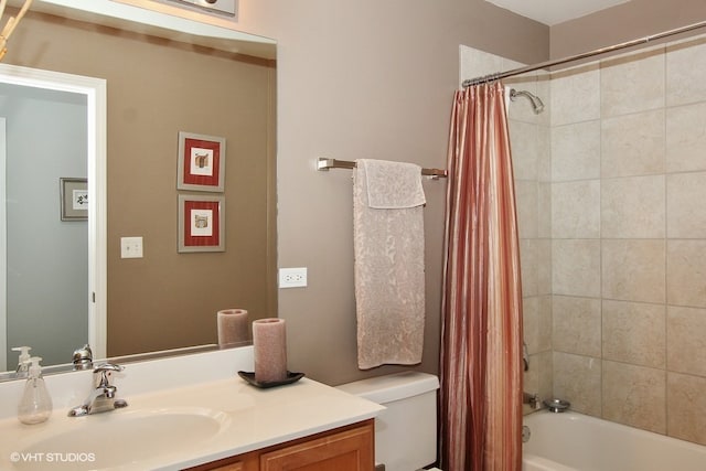 full bathroom featuring shower / tub combo with curtain, vanity, and toilet