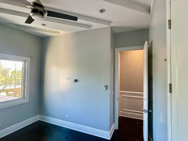 unfurnished bedroom featuring ceiling fan