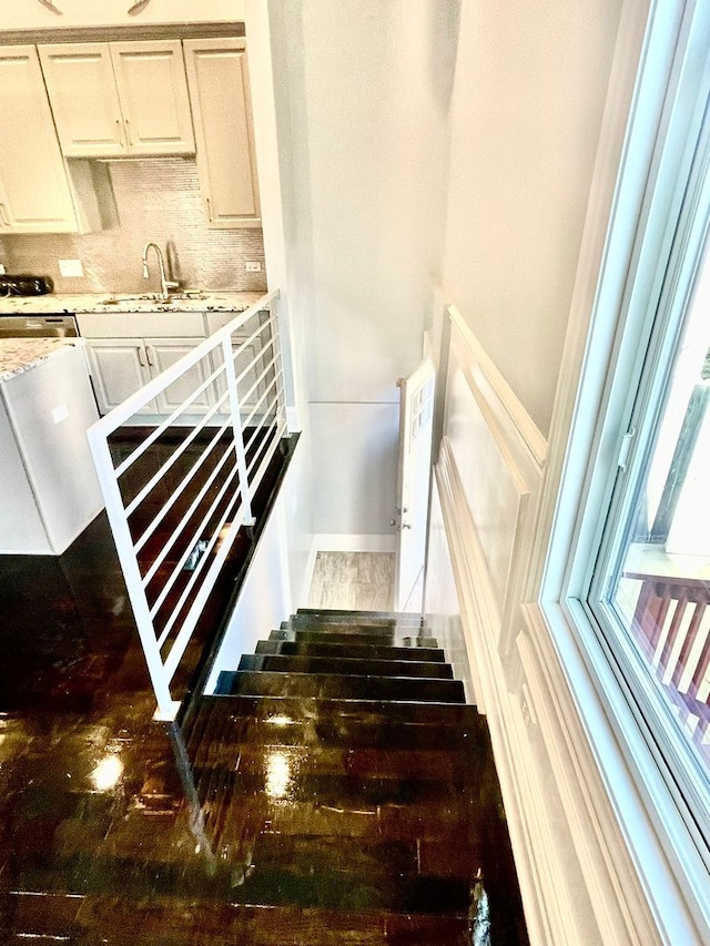 3407 S Calumet Ave, Chicago, IL 60616 - view of staircase