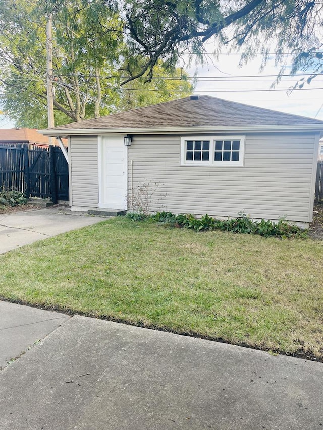 1409 E 90th St, Chicago, IL 60619 - garage with fence