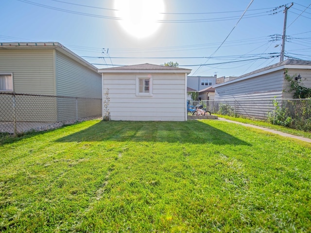 view of yard featuring a storage unit