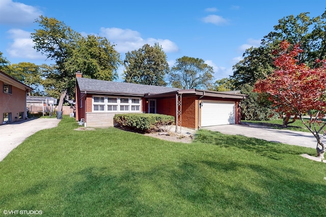 view of front facade with a garage and a front yard