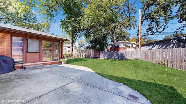 view of yard featuring a patio