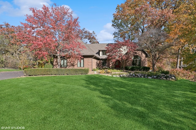 view of front of property with a front yard