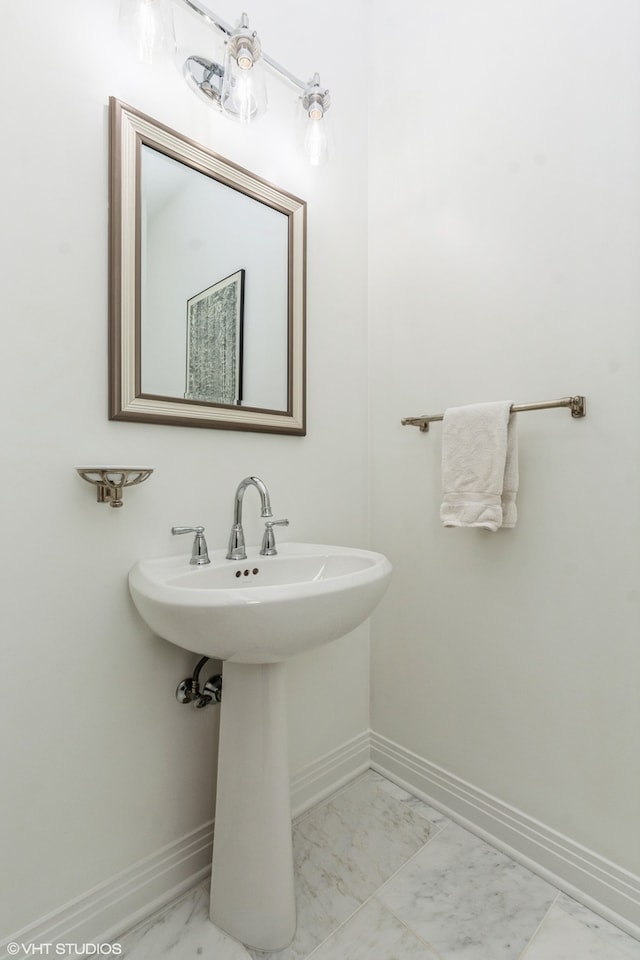 bathroom featuring sink