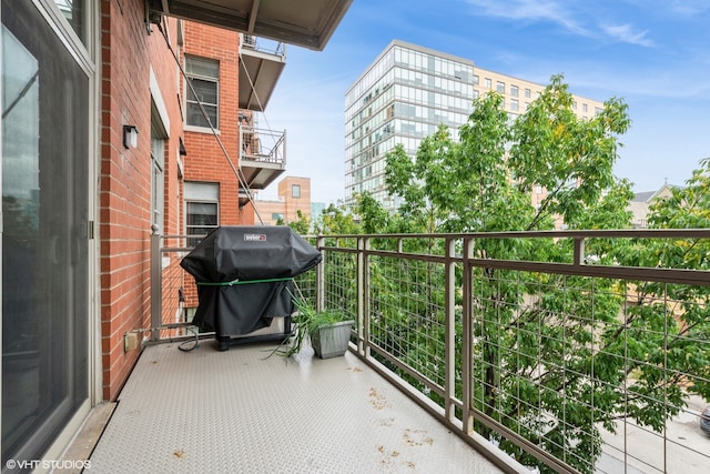 balcony featuring a grill