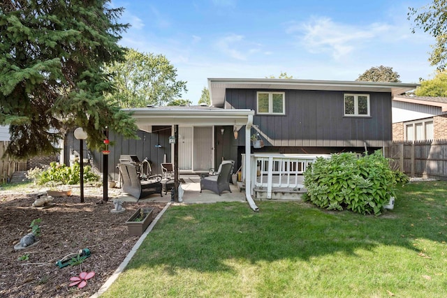 view of front of home featuring a patio area, a front lawn, and an outdoor hangout area