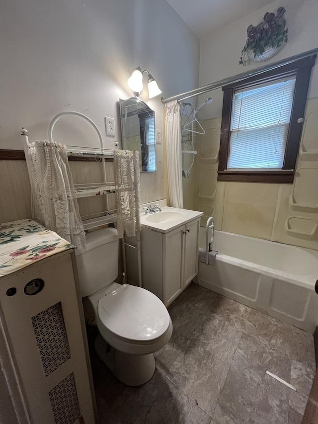 444-446 N View St, Aurora, IL 60506 - bathroom with vanity and shower / tub combo with curtain