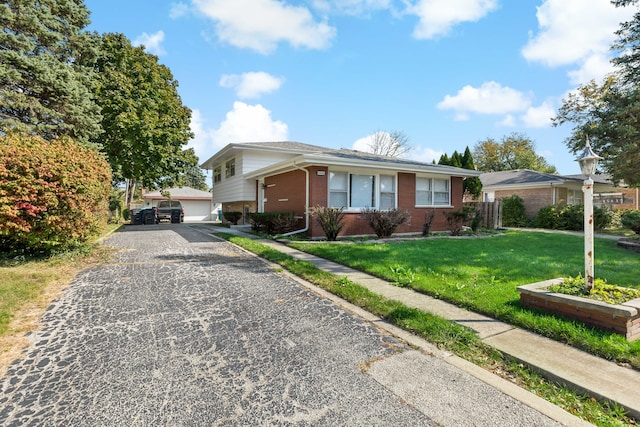 view of front of property featuring a garage and a front yard