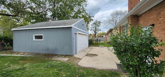 view of outdoor structure with a garage and a yard