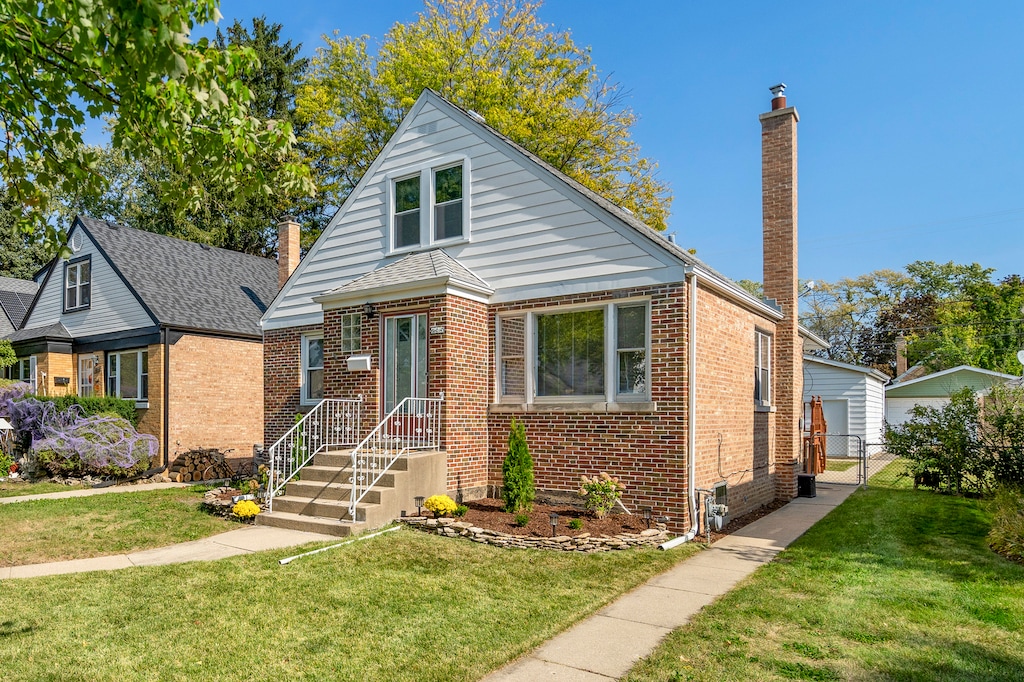 bungalow-style home featuring a front yard