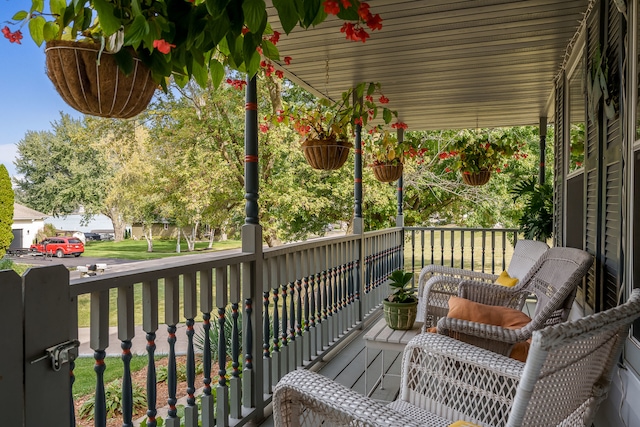 balcony featuring covered porch