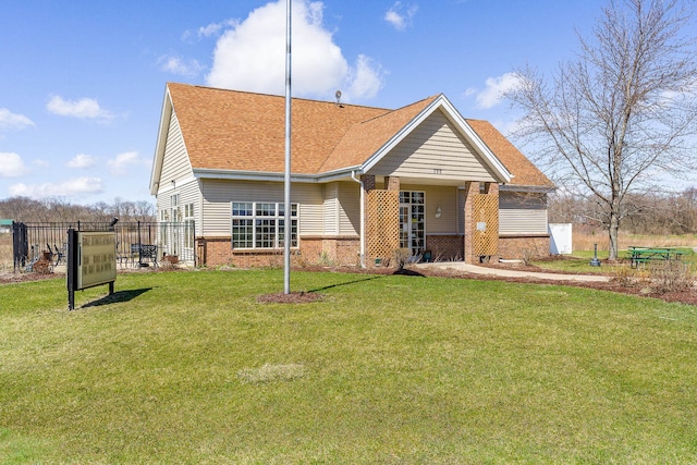 view of front of home with a front lawn